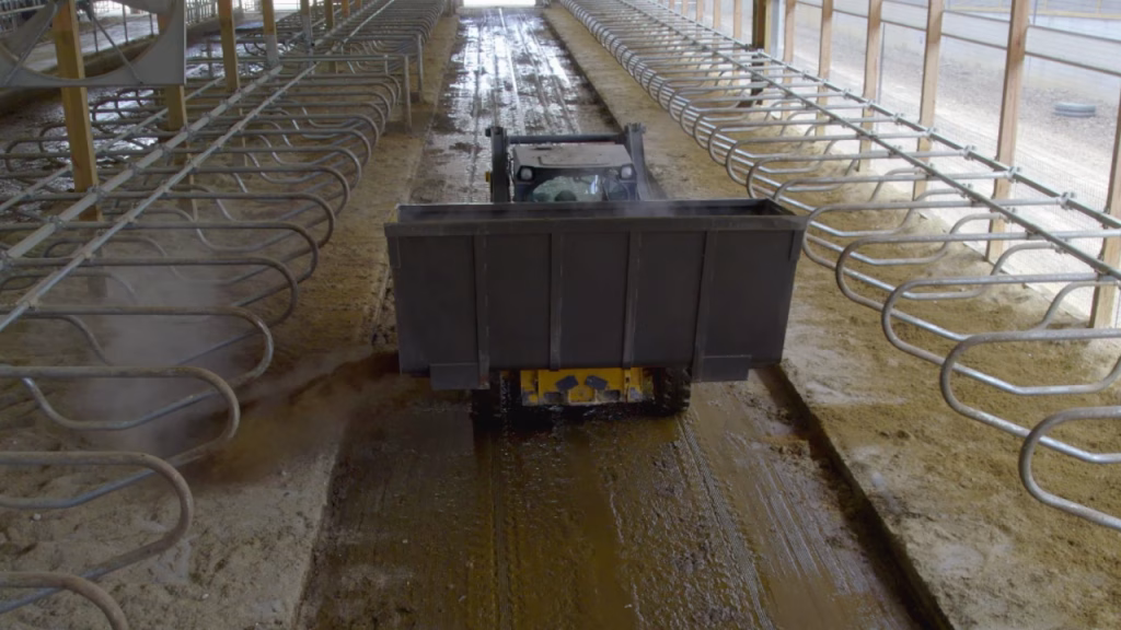 104HTLLC Compost Spreader in Free Stalls